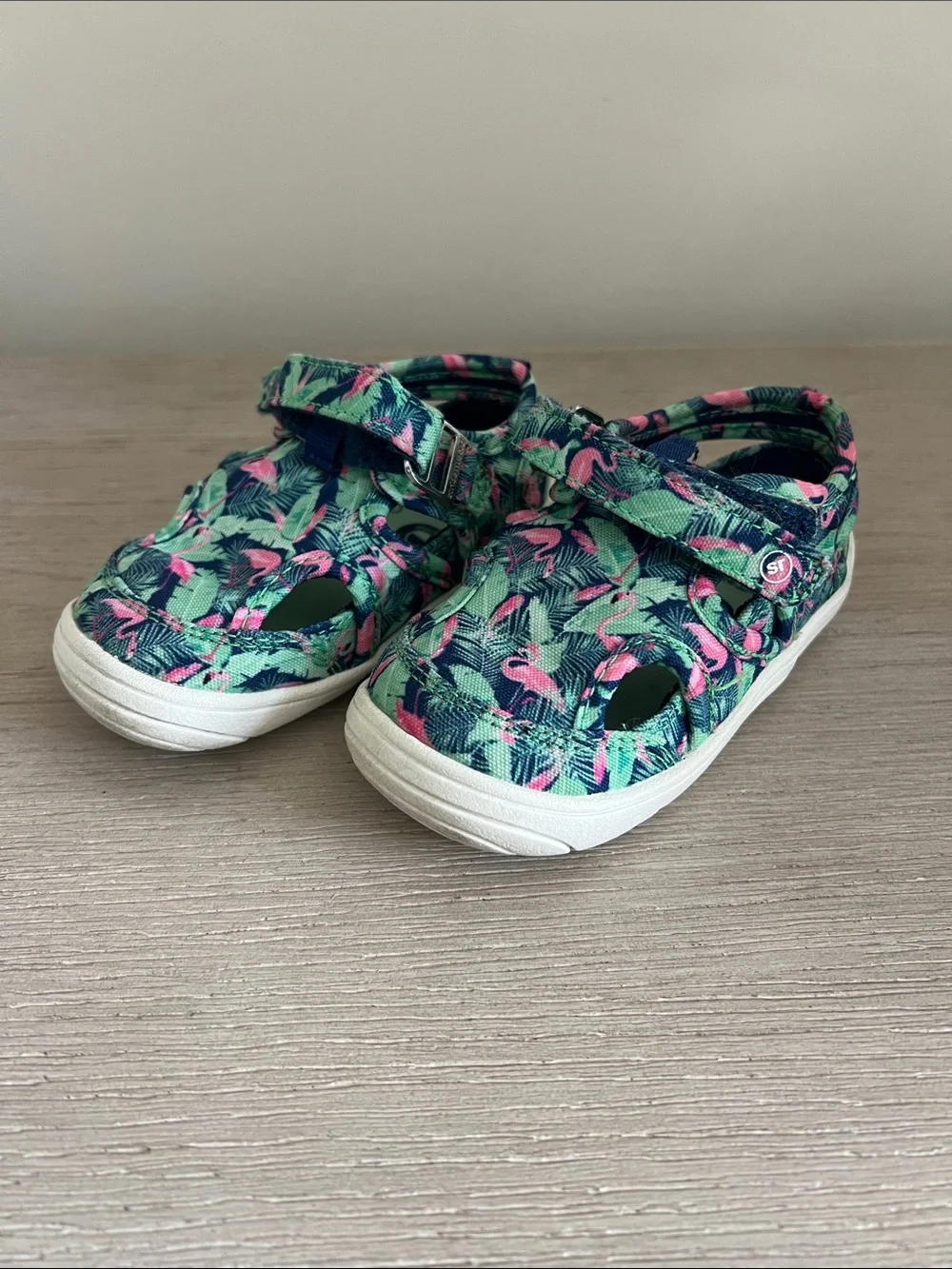 Stride Rite toddler 360 wave water sandals size 6 green with pink flamingos